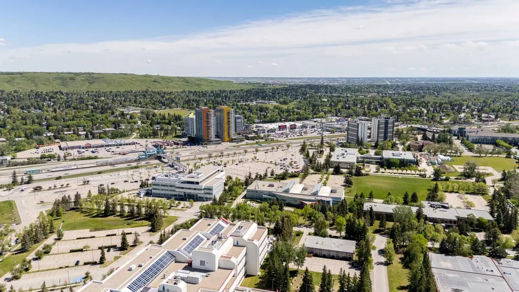 12 Varsville Place NW Calgary AB T3A 0A8