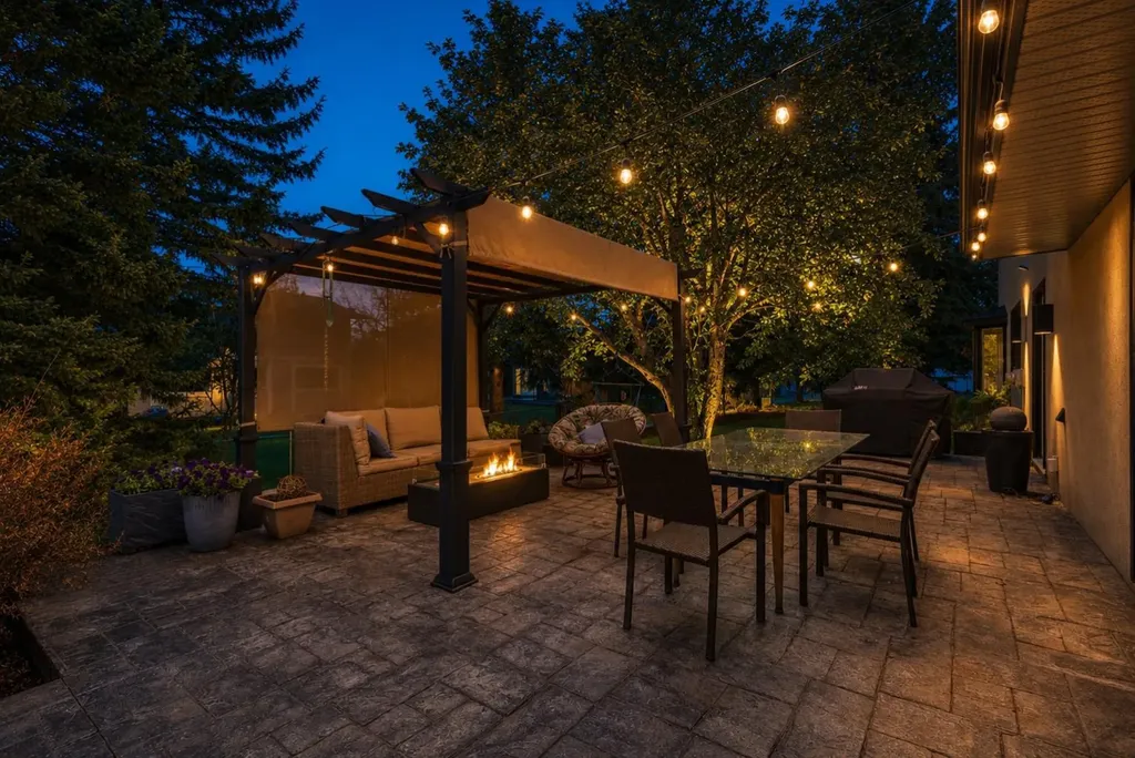 12 Varsville Place NW Calgary AB T3A 0A8
