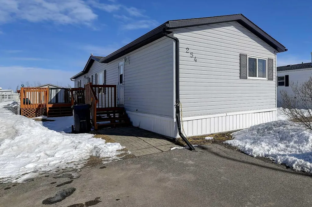10615 88 Street Grande Prairie AB T8X 1P5