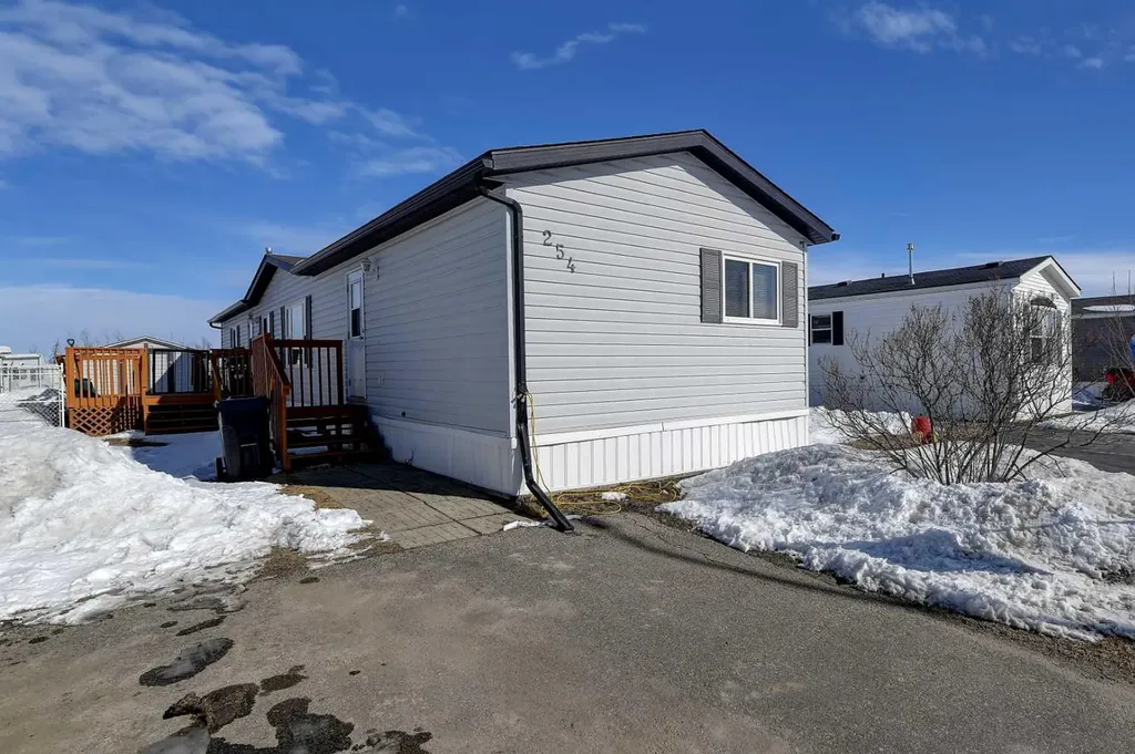 10615 88 Street Grande Prairie AB T8X 1P5
