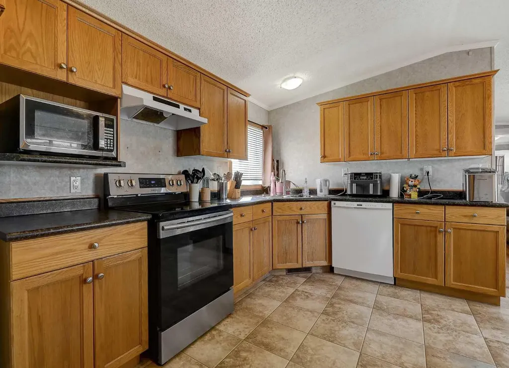 10615 88 Street Grande Prairie AB T8X 1P5