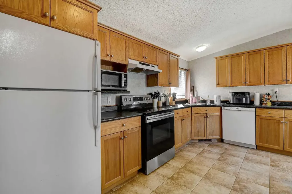 10615 88 Street Grande Prairie AB T8X 1P5