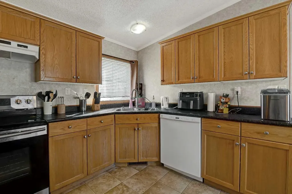 10615 88 Street Grande Prairie AB T8X 1P5