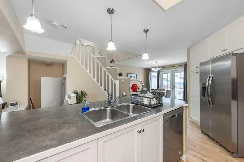 1005 New Brighton Gardens SE Calgary AB T2Z0Y1