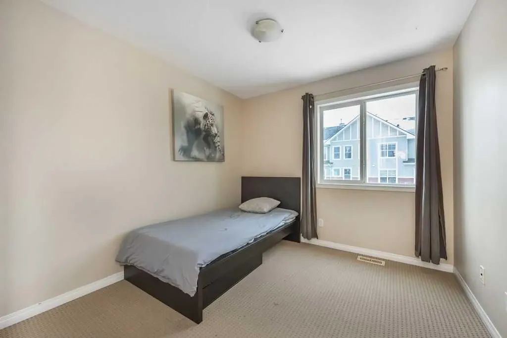 1005 New Brighton Gardens SE Calgary AB T2Z0Y1