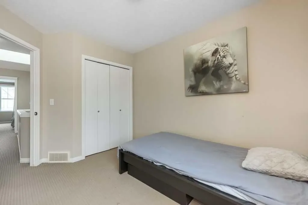 1005 New Brighton Gardens SE Calgary AB T2Z0Y1