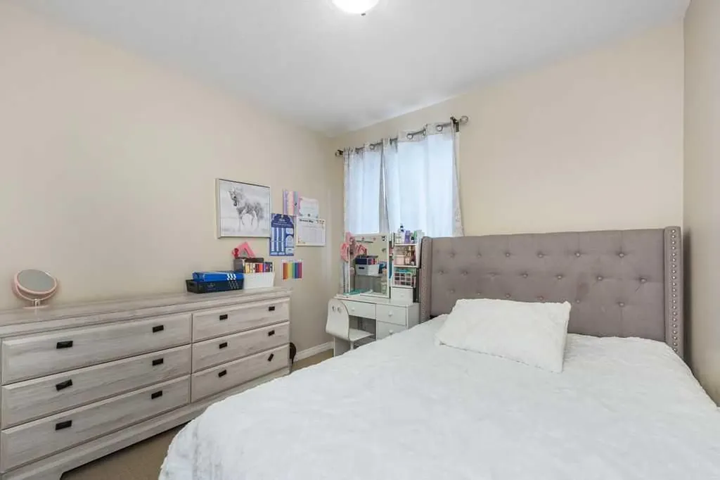 1005 New Brighton Gardens SE Calgary AB T2Z0Y1