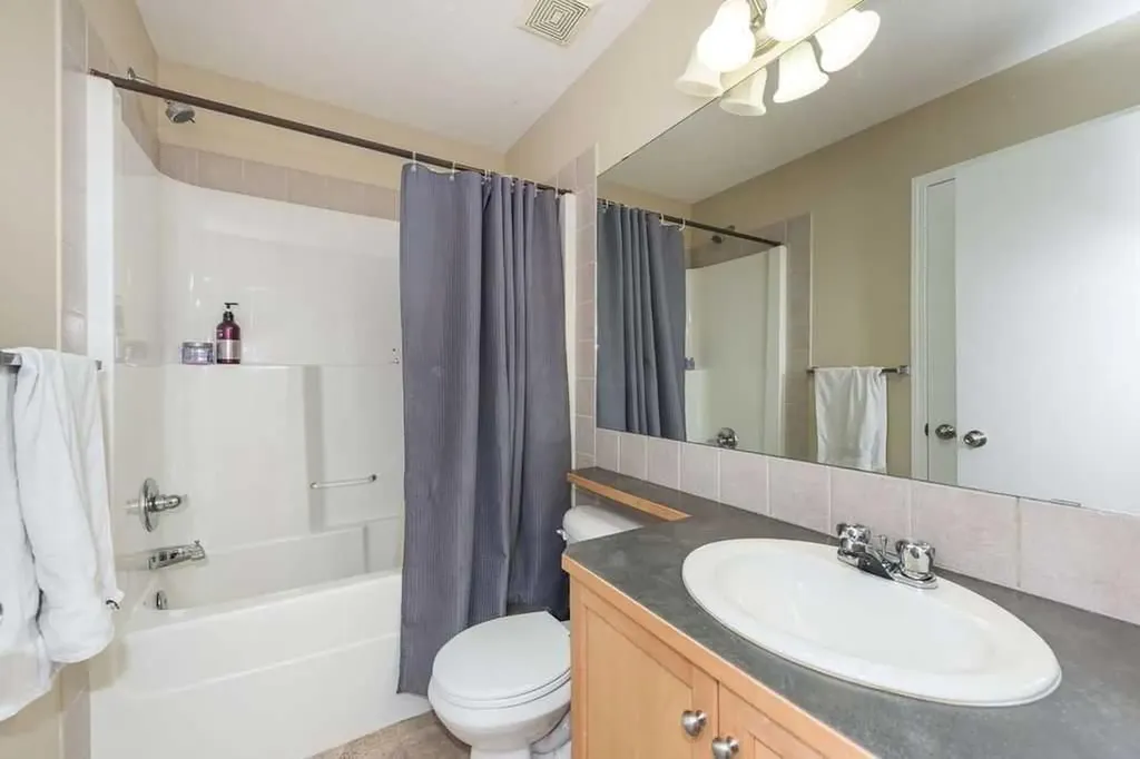 1005 New Brighton Gardens SE Calgary AB T2Z0Y1