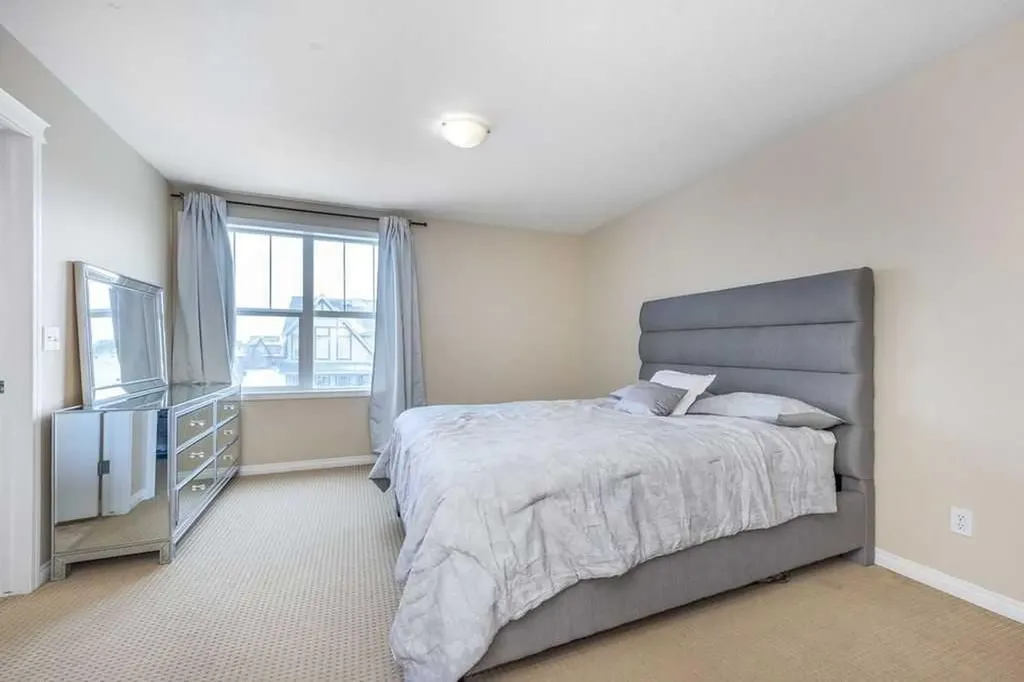 1005 New Brighton Gardens SE Calgary AB T2Z0Y1