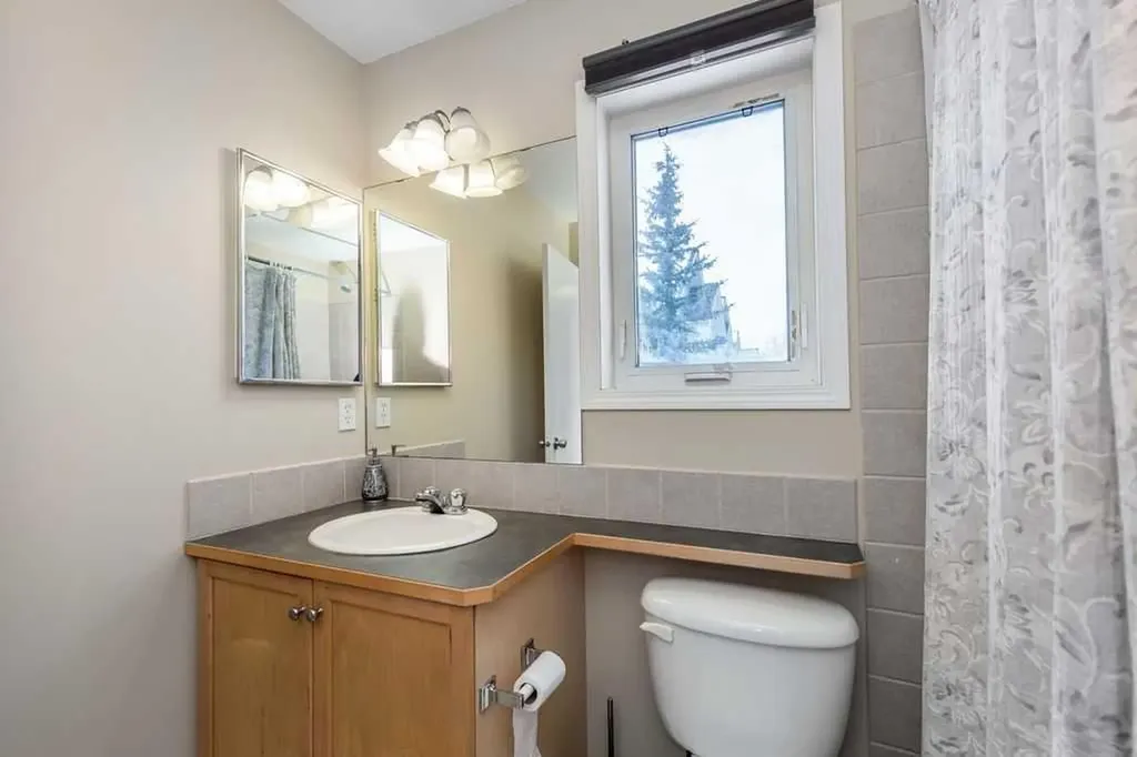 1005 New Brighton Gardens SE Calgary AB T2Z0Y1