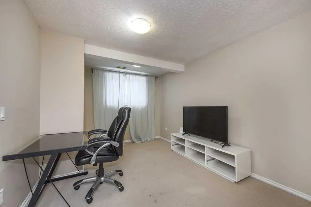1005 New Brighton Gardens SE Calgary AB T2Z0Y1
