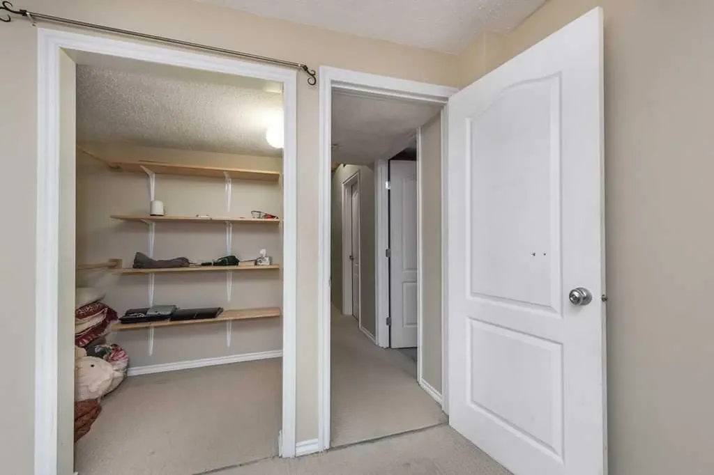 1005 New Brighton Gardens SE Calgary AB T2Z0Y1