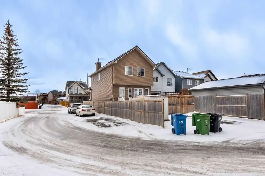 1005 New Brighton Gardens SE Calgary AB T2Z0Y1