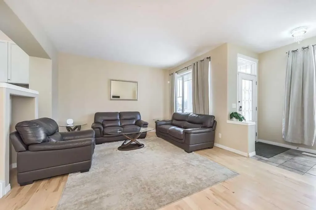 1005 New Brighton Gardens SE Calgary AB T2Z0Y1
