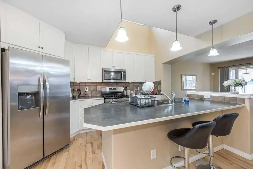 1005 New Brighton Gardens SE Calgary AB T2Z0Y1