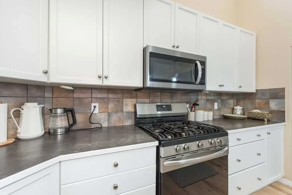 1005 New Brighton Gardens SE Calgary AB T2Z0Y1