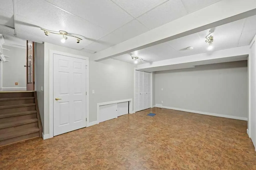 119 Macewan Meadow Way NW Calgary AB T3K 3H9