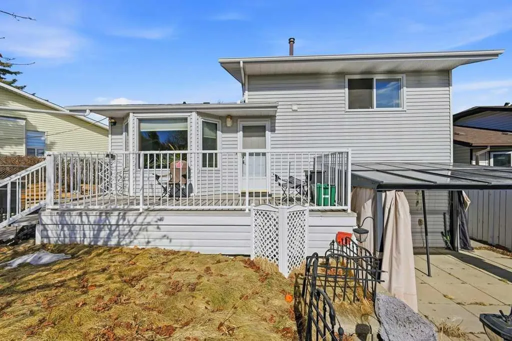 119 Macewan Meadow Way NW Calgary AB T3K 3H9