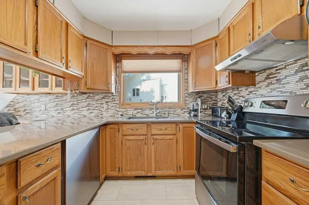 119 Macewan Meadow Way NW Calgary AB T3K 3H9