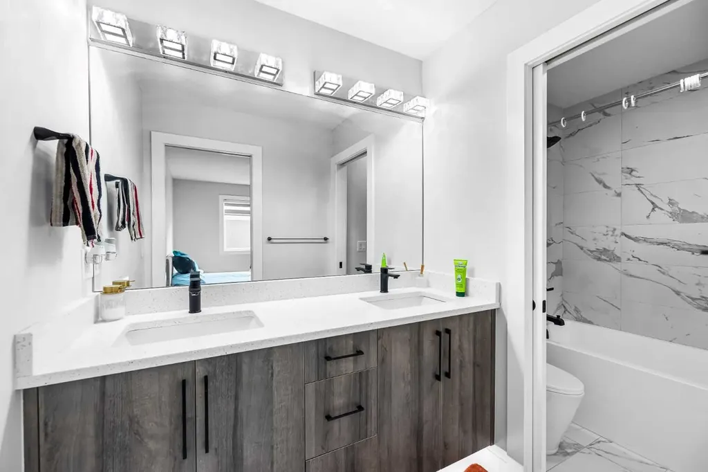 45 Waterford Terrace Chestermere AB T1X 2P6