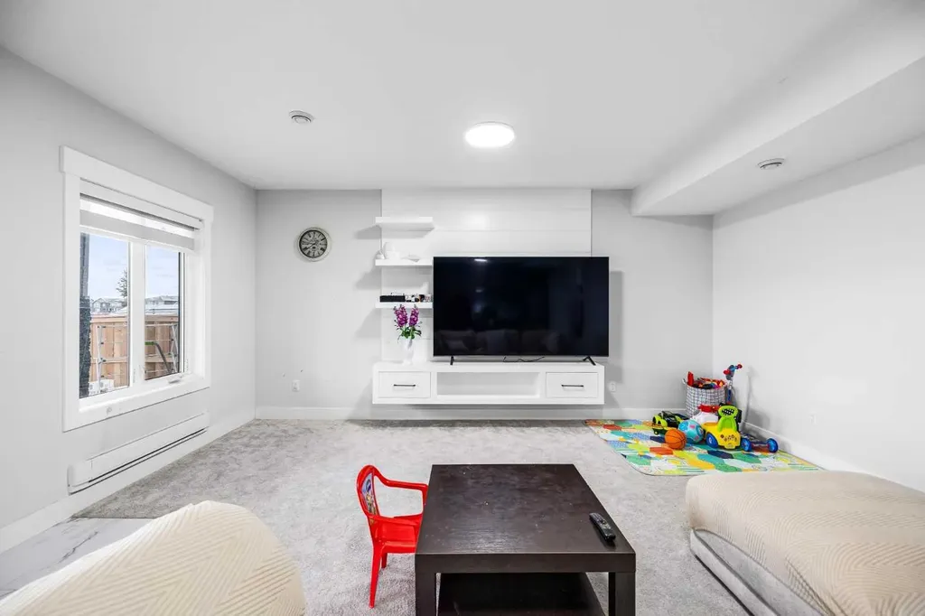 45 Waterford Terrace Chestermere AB T1X 2P6