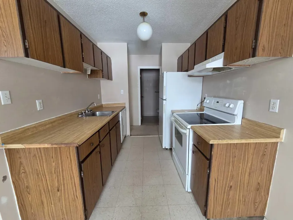 5317 5 Avenue Edson AB T7E 1P7