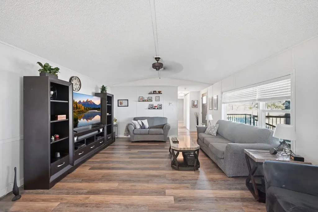 342 Burroughs Circle NE Calgary AB T1Y 6K3