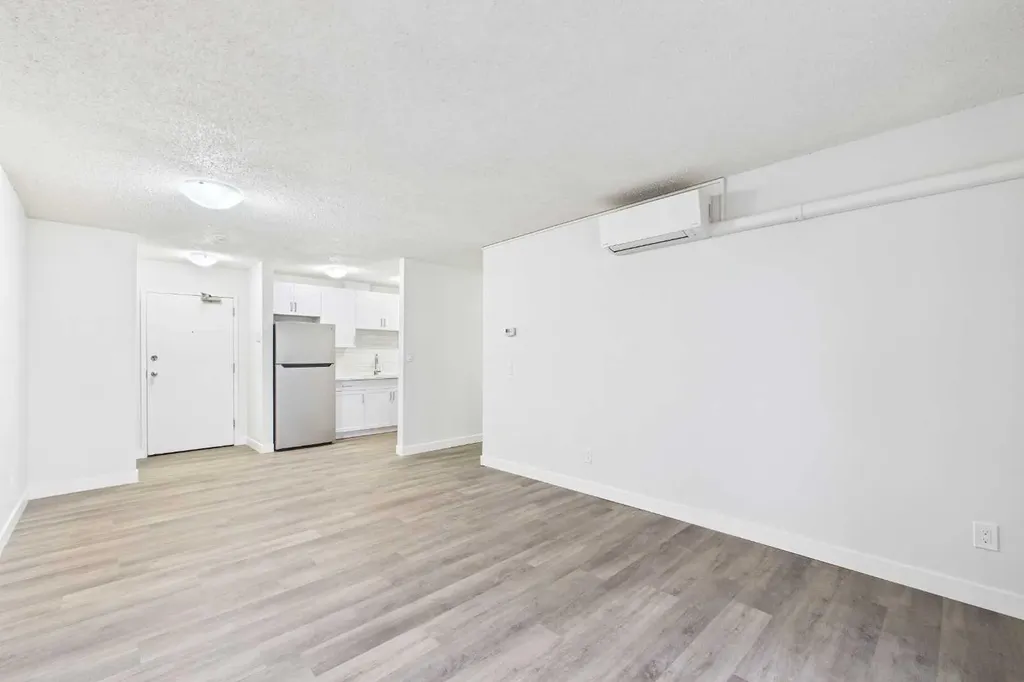 1712 38 Street SE Calgary AB T2A 1H1