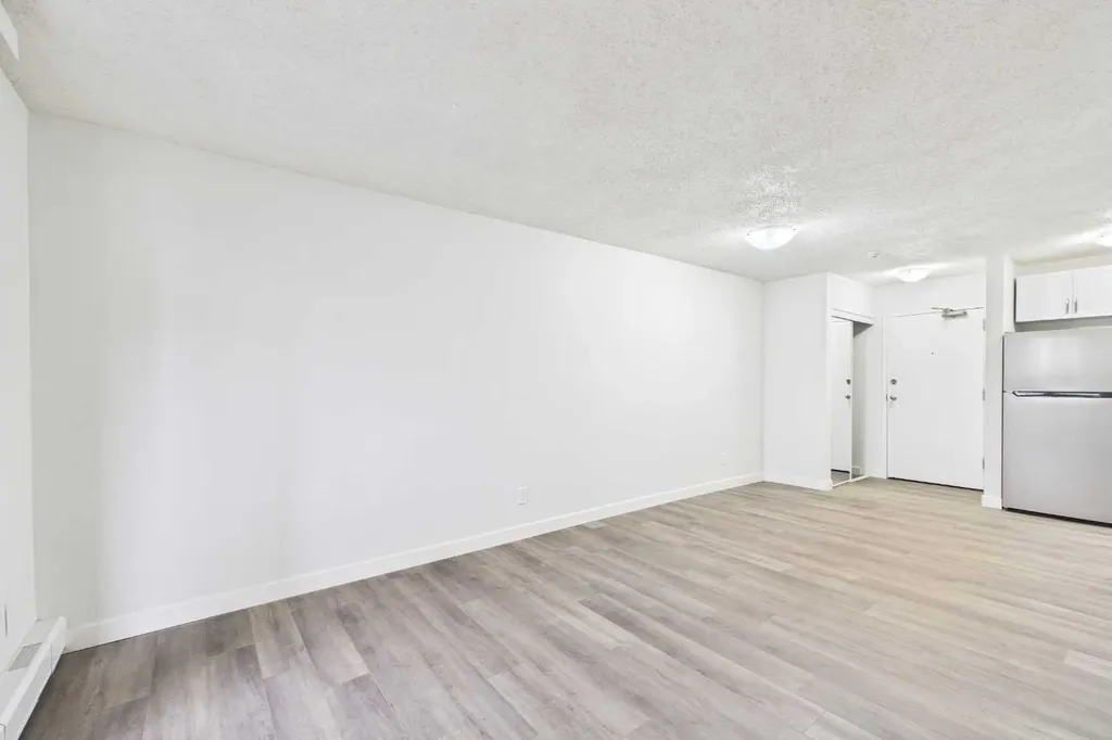 1712 38 Street SE Calgary AB T2A 1H1