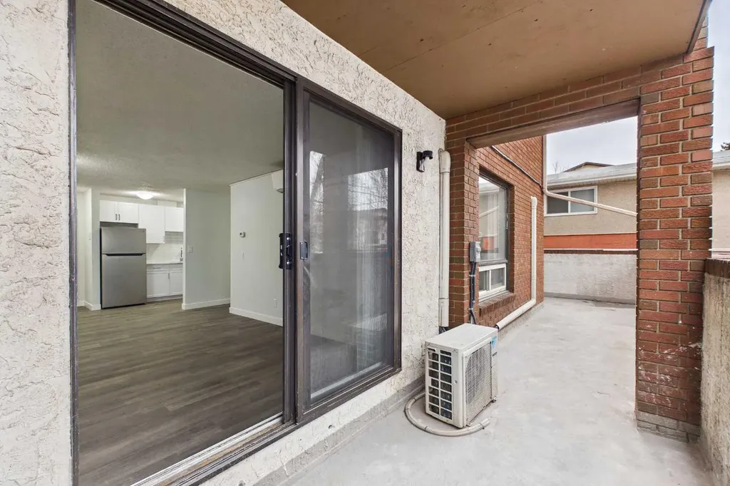 1712 38 Street SE Calgary AB T2A 1H1