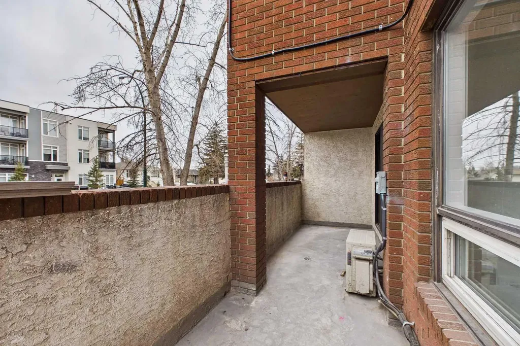 1712 38 Street SE Calgary AB T2A 1H1