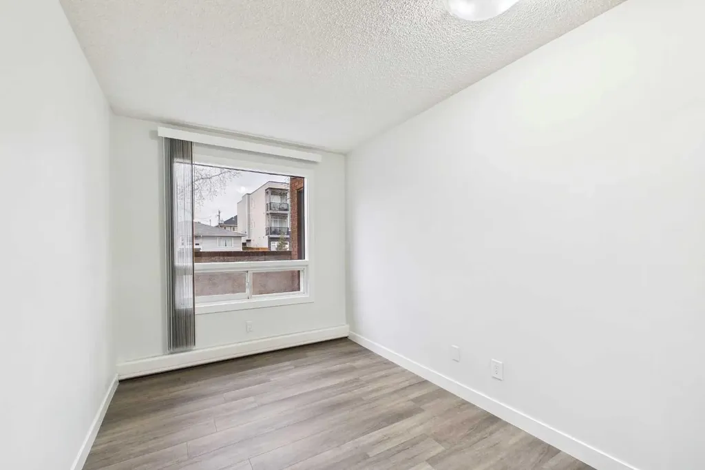 1712 38 Street SE Calgary AB T2A 1H1