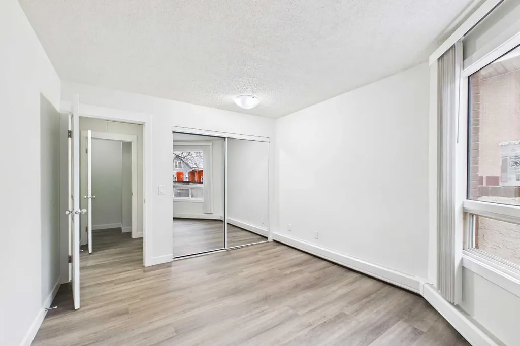 1712 38 Street SE Calgary AB T2A 1H1