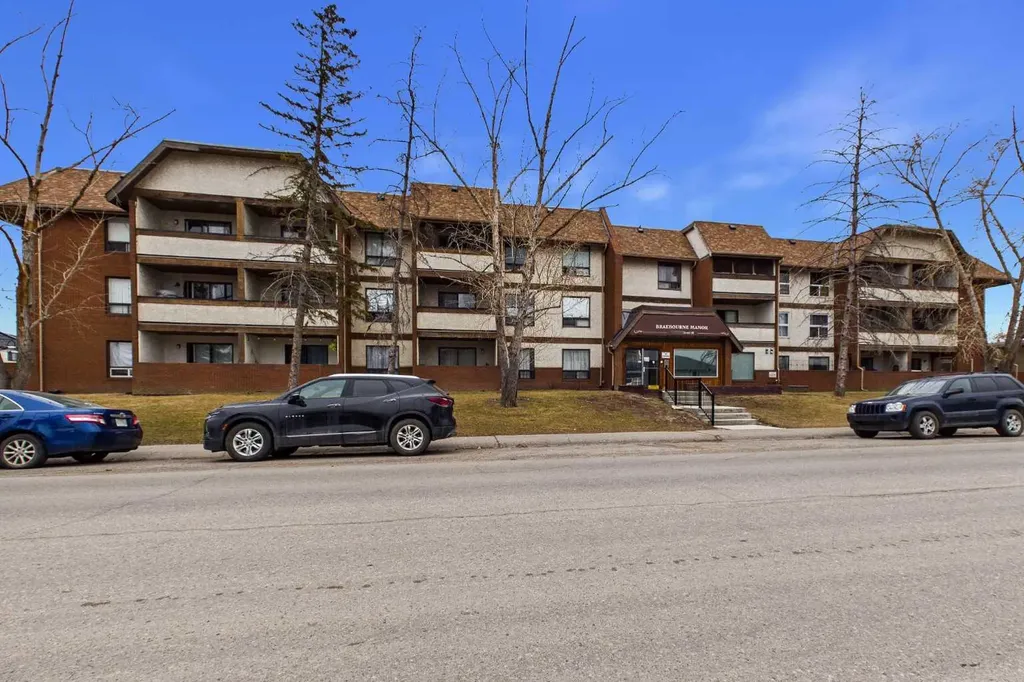 1712 38 Street SE Calgary AB T2A 1H1