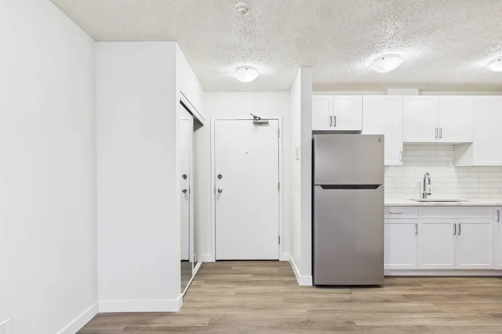 1712 38 Street SE Calgary AB T2A 1H1