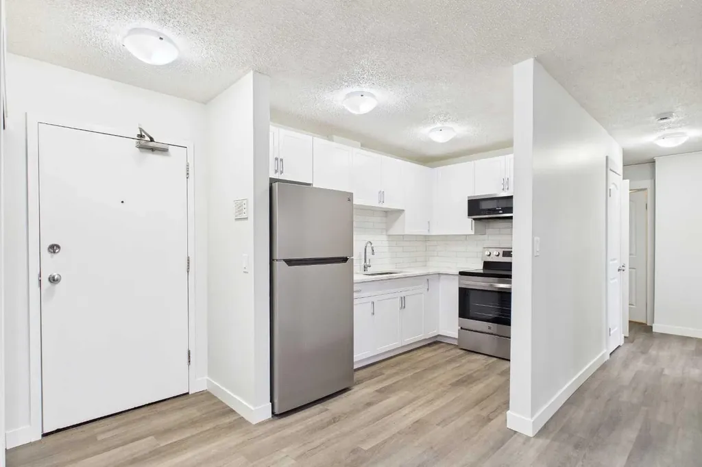 1712 38 Street SE Calgary AB T2A 1H1