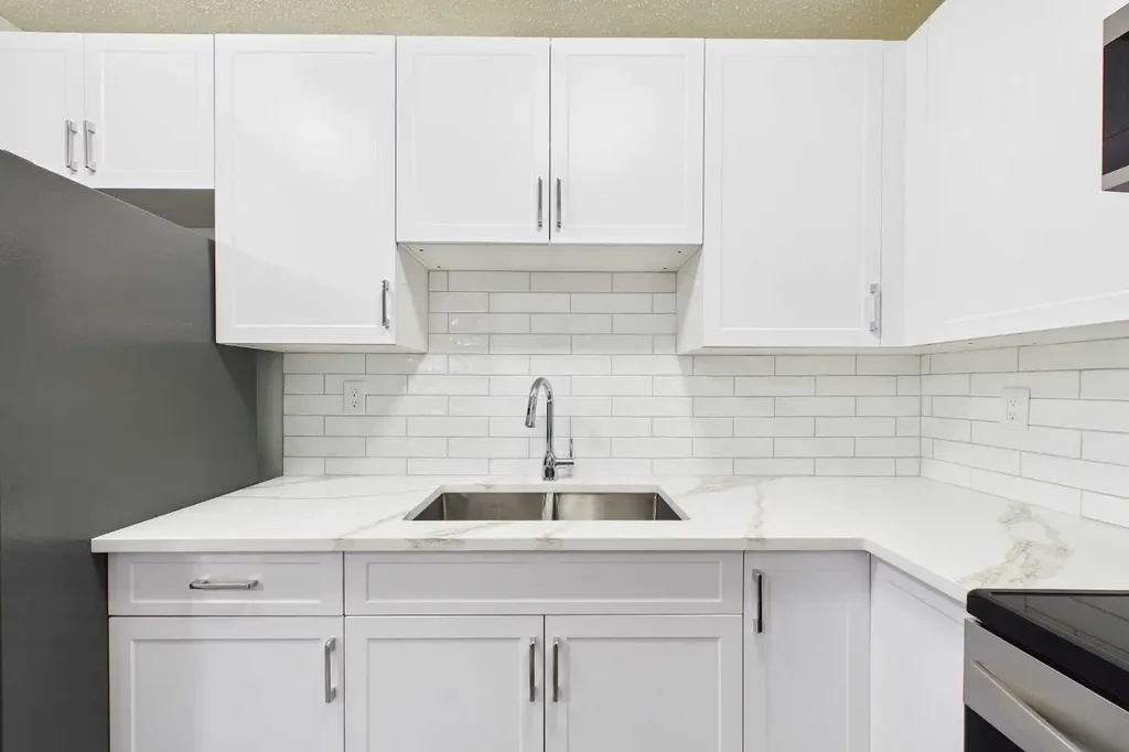 1712 38 Street SE Calgary AB T2A 1H1