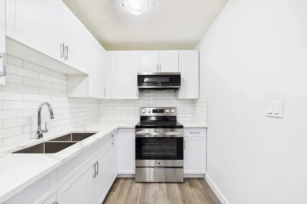 1712 38 Street SE Calgary AB T2A 1H1
