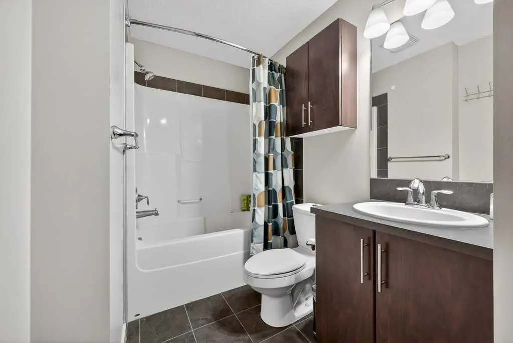 2727 28 Avenue SE Calgary AB T2B 0L4