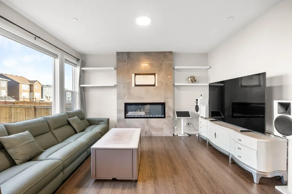 17 Calhoun Crescent NE Calgary AB T3P 1X8