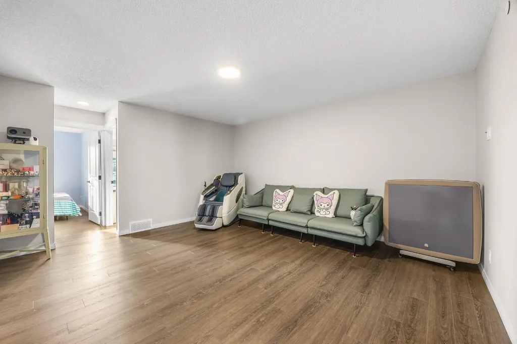 17 Calhoun Crescent NE Calgary AB T3P 1X8