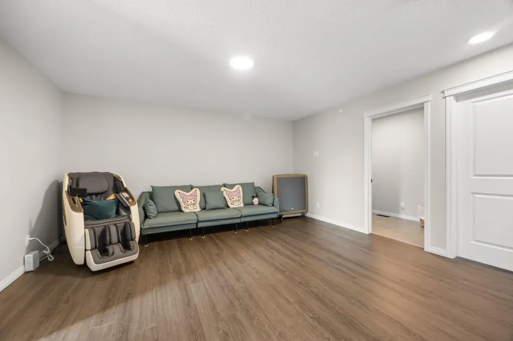 17 Calhoun Crescent NE Calgary AB T3P 1X8