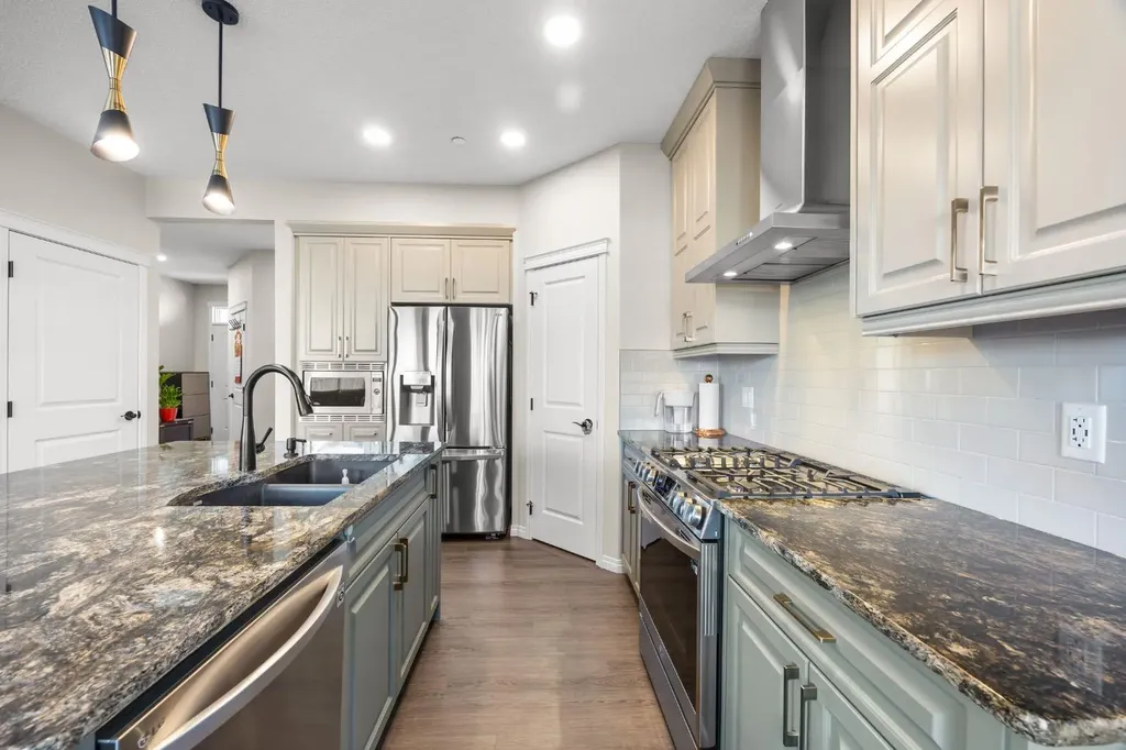 17 Calhoun Crescent NE Calgary AB T3P 1X8