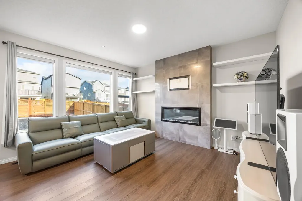 17 Calhoun Crescent NE Calgary AB T3P 1X8