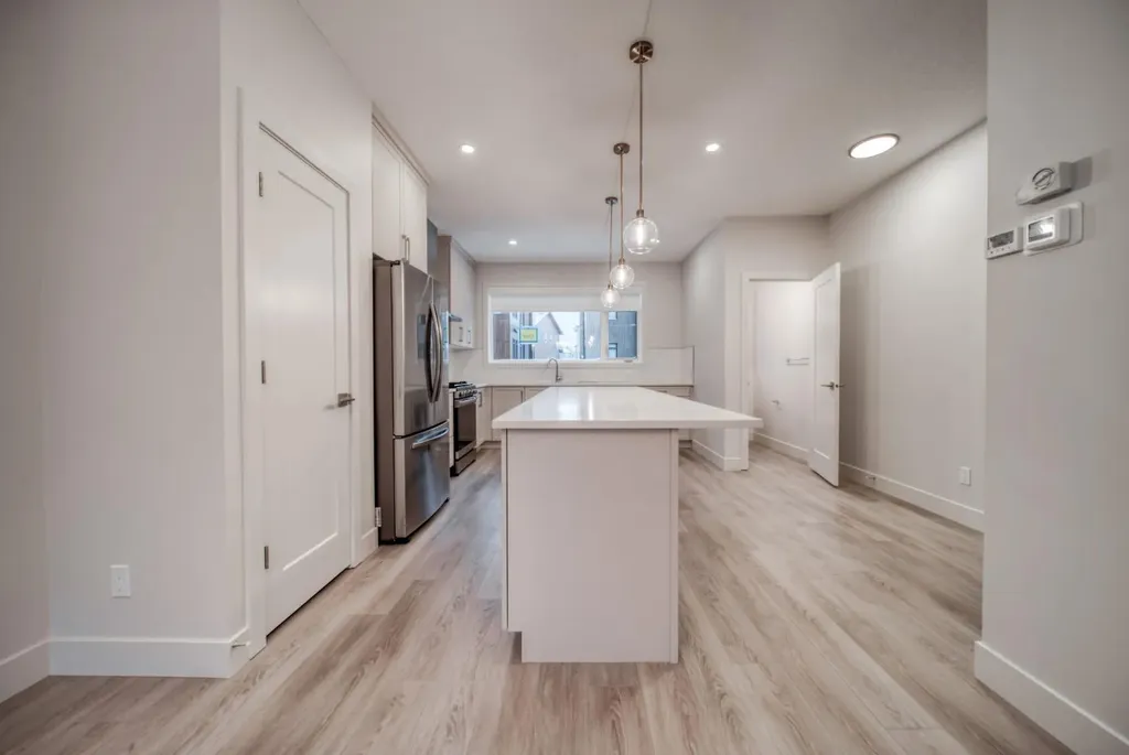 81 Royal Elm Green NW Calgary AB T3G 0G8