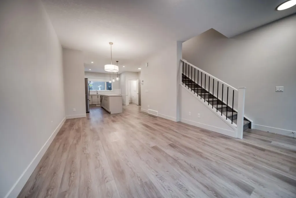 81 Royal Elm Green NW Calgary AB T3G 0G8