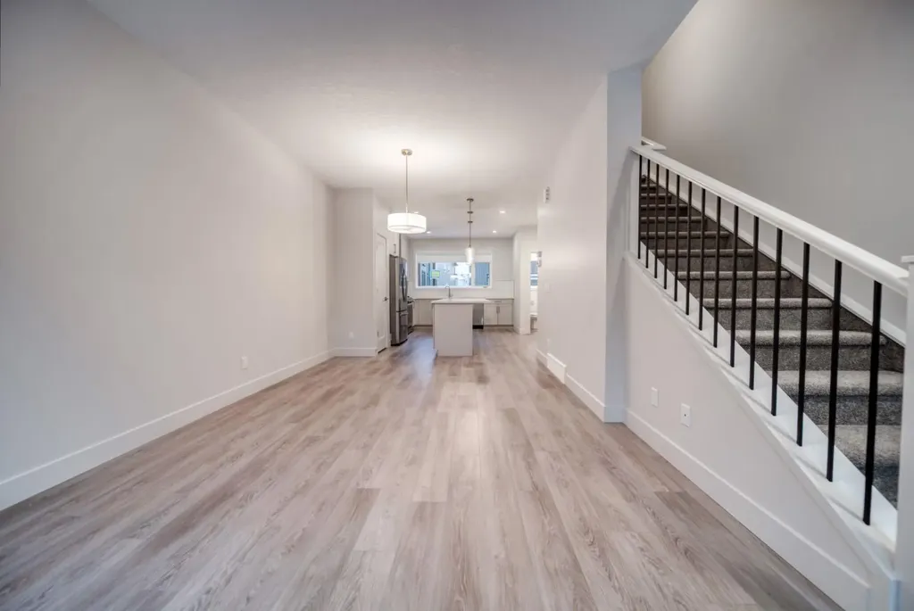 81 Royal Elm Green NW Calgary AB T3G 0G8