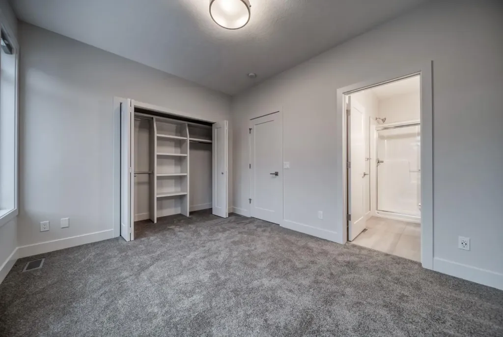 81 Royal Elm Green NW Calgary AB T3G 0G8