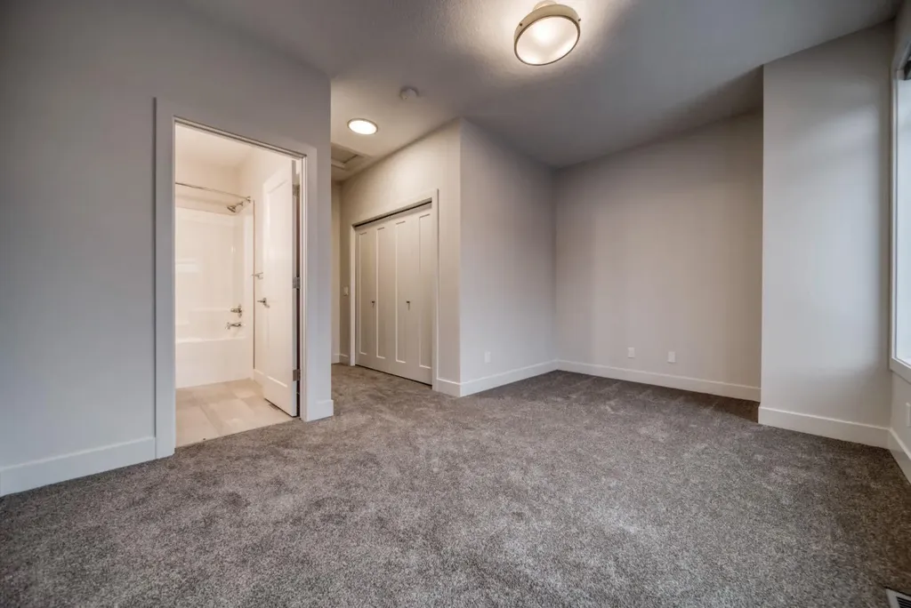 81 Royal Elm Green NW Calgary AB T3G 0G8