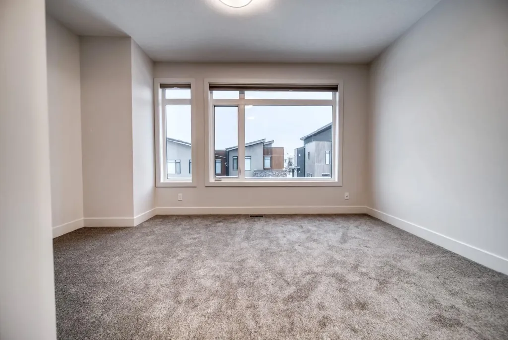 81 Royal Elm Green NW Calgary AB T3G 0G8